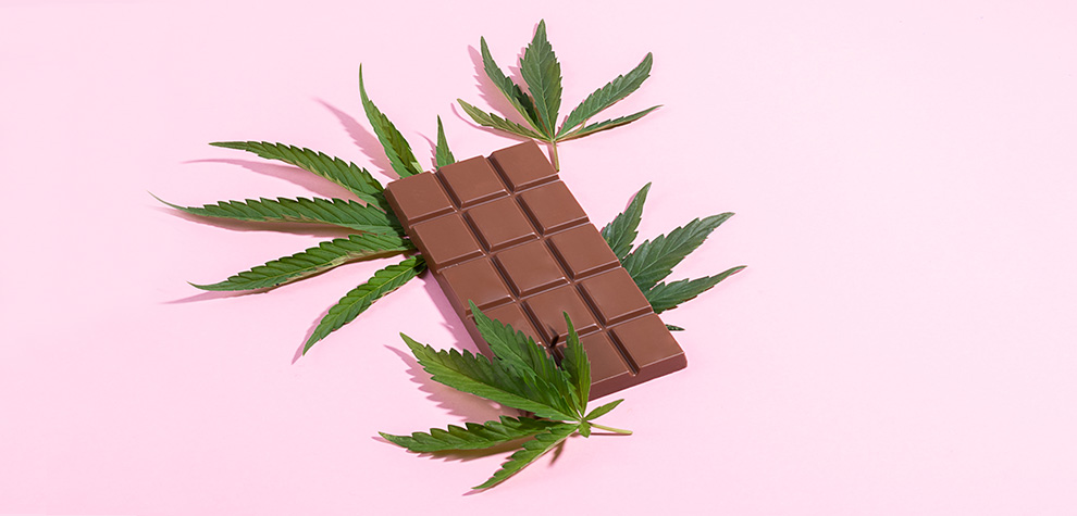 shatter bars with a cannabis leaf. Weed chocolate THC edibles online from MMJ Express mail order marijuana online dispensary Canada. Buy weeds online. value buds.