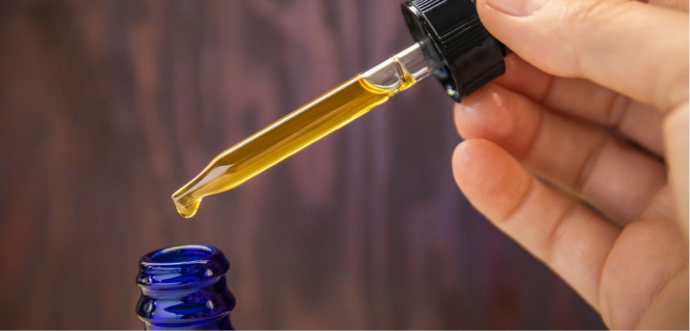 Manufacturers make them by utilizing solvents such as alcohol to draw the terpenes and cannabinoids such as THC and CBD from the marijuana plant. 