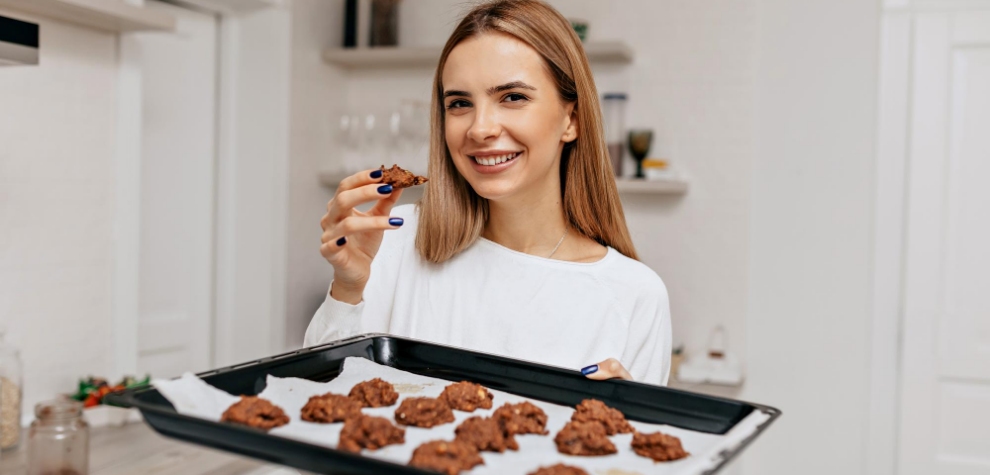 If you are short on time and you want to whip up a delicious batch of soft and gooey cookies for your friends (or for yourself to enjoy!), this is the perfect recipe for you. 