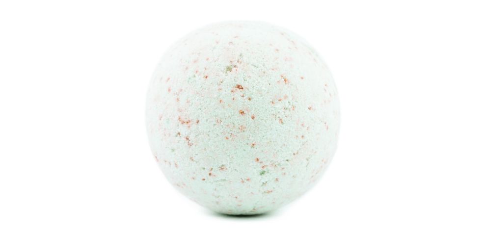 The Vida - Chocolate Mint Chip Bath Bomb 100MG THC/50MG CBD is one of the best THC bath bombs in Canada. 