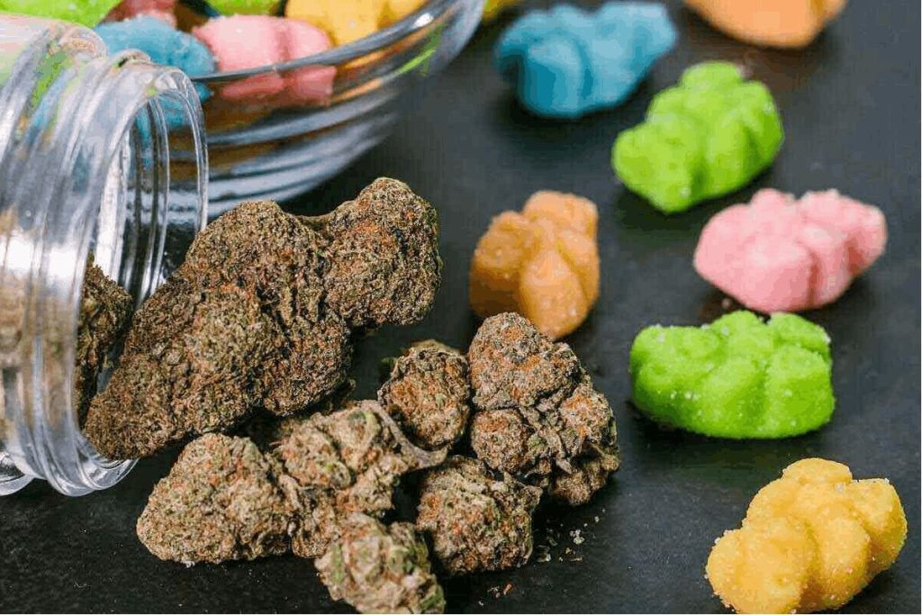 Now that weed is legal in Canada, you can easily buy cannabis edibles from an online dispensary near you and have them delivered right to your door. 