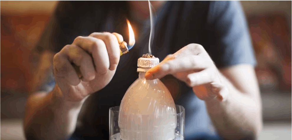 Gravity bongs, also called waterfall or bucket bongs, have gained significant popularity among cannabis enthusiasts as a method of consuming weed. 