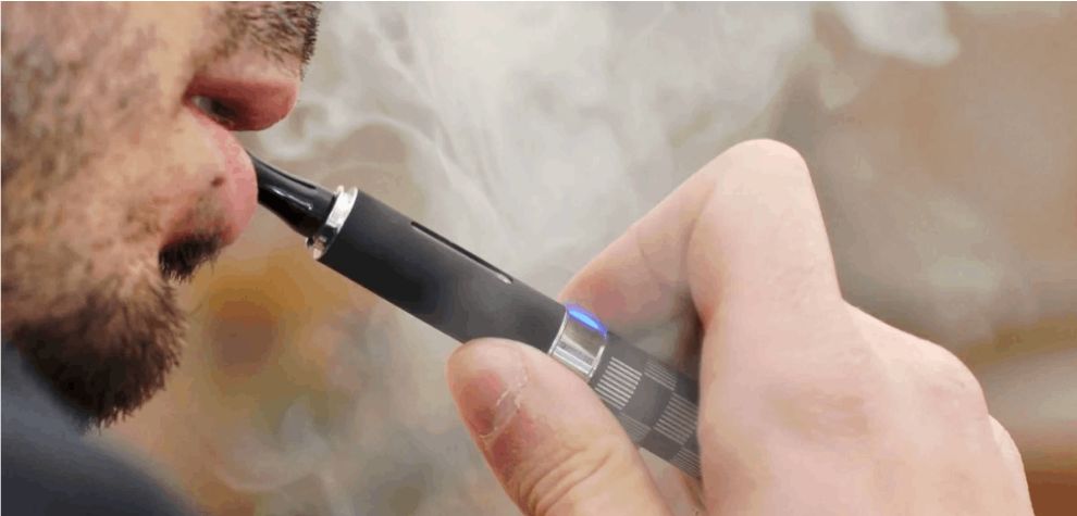 Vaping has become a popular method to smoke weed among individuals who prefer a discreet option. It involves heating cannabis oil or concentrate in a vaporizer and inhaling the resulting vapour. 
