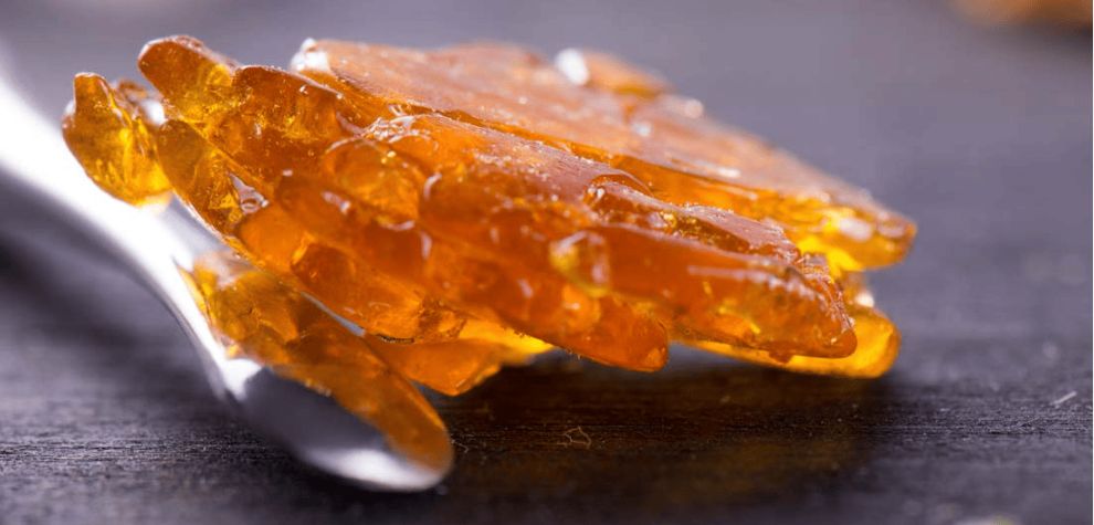 Before you buy weed online in Canada, understanding the consumption of shatter is paramount. There is always a confusion between dabbing vs. vaping the shatter. 