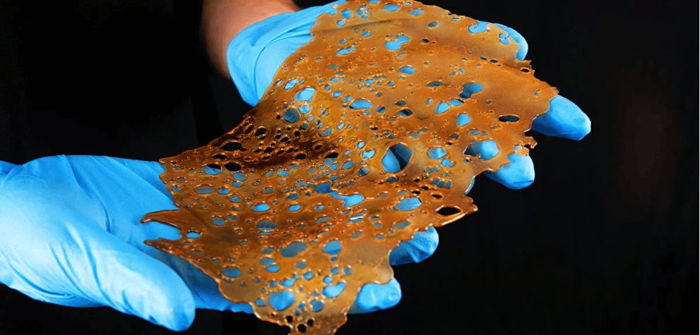 Now that you know how to smoke shatter are you ready for its effects? Let’s dig in. Using weed shatter yields effects like smoking weed. 