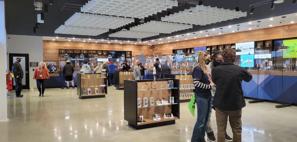 Online cannabis stores are platforms where you can explore, choose, and purchase a wide variety of cannabis products. Just like traditional stores, but on the internet.