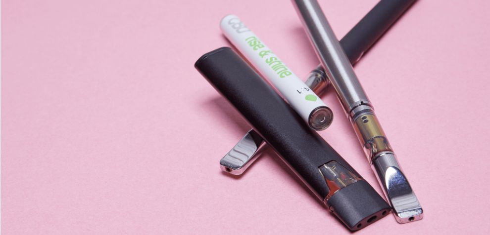 In short, wax pens are easy-to-use, highly portable vaporizers created for consuming marijuana wax concentrates. 