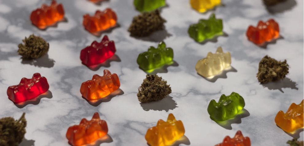 How long do edibles last or take to kick in varies from person to person. It depends on factors like your body size, metabolism, and what you've eaten that day. 