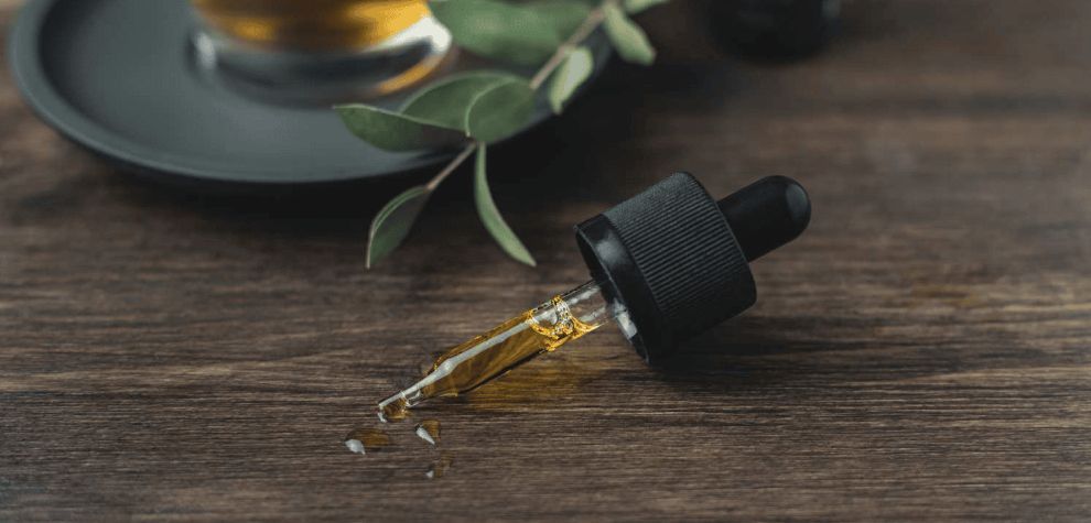 As hinted before, oils with THC are extremely strong, and they are most suitable for moderate users, experts, and adventurous tokers searching for the highest highs.