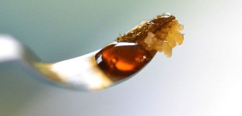 You can enjoy cheap shatter in different ways. If you're new, you can crumble it on top of weed and smoke it in a joint or pipe. This helps you understand how cheap shatter in Canada works for you.