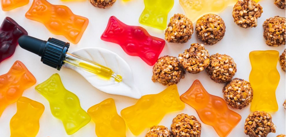 Edibles are special snacks that have a bit of cannabis magic in them. These snacks come in lots of flavours, from sweet to savoury, making eating them a fun treat. 