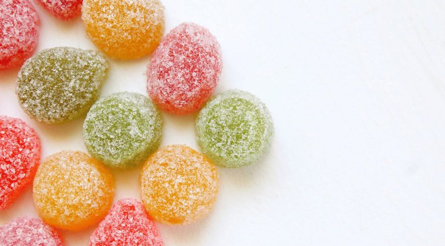 Apart from enjoying the psychoactive effects, gummies with THC have lots of benefits to offer. 