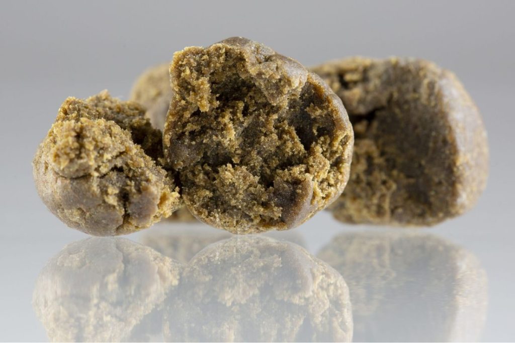 The best hash rosin in Canada is lab-tested, potent, safe, and flavoursome. Find out how to find it, how much THC it has, and the expected recreational effects!