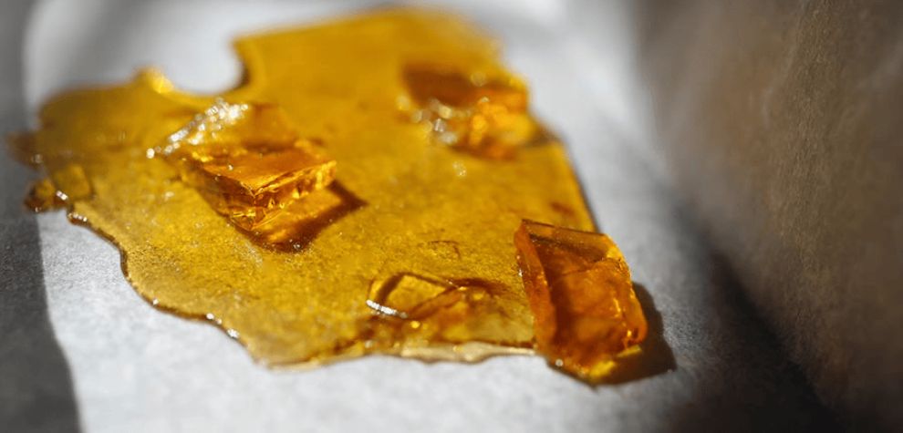 Before understanding the answer to "How do you make shatter?", let's quickly go through the basics of cannabis concentrates and what makes them unique. 