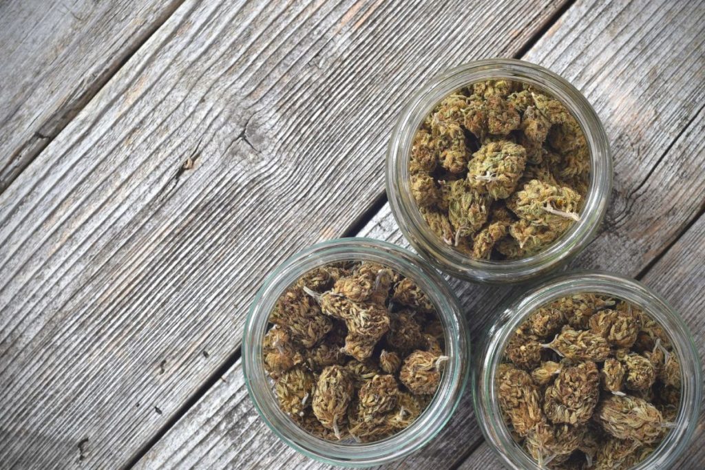 How do you know an online pot store is legit? This guide explains the top 5 factors to consider before you buy online pot at a weed dispensary.