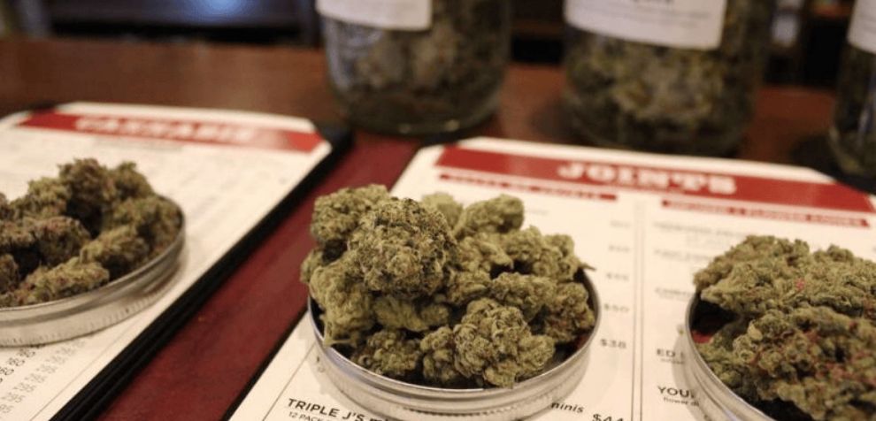 An online dispensary that does not offer product descriptions is a red flag, and you should avoid wasting your precious time on its platform. 