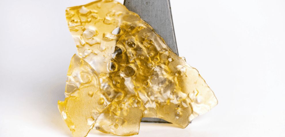 As for the potency, shatter provides up to 90 percent THC. Dabbing, vaporizing, or adding this weed extract to edibles is a fantastic idea!