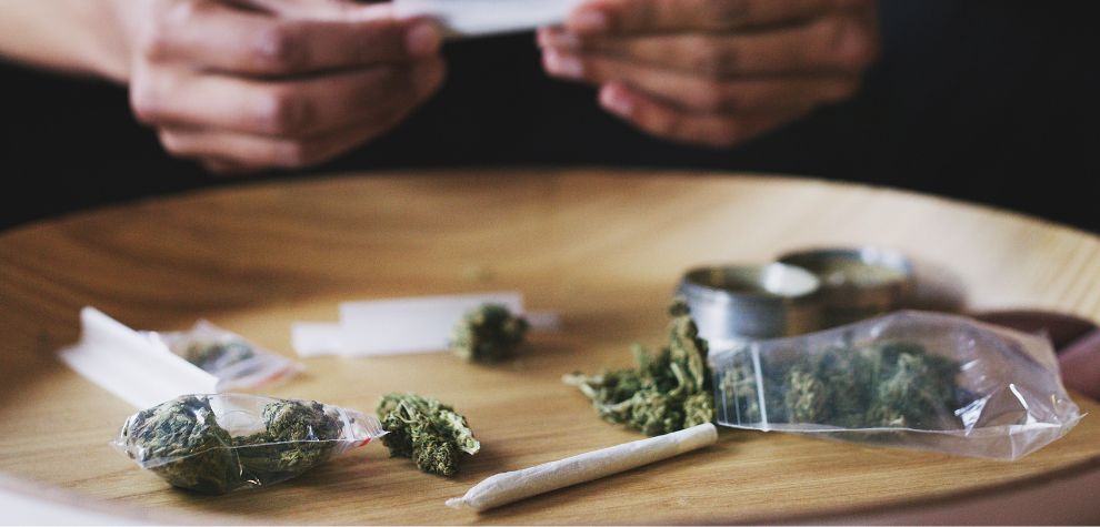 Order weed online whenever it suits you, whether that's in the morning, afternoon, or late at night. You don't have to rush to get to your physical canna shop.